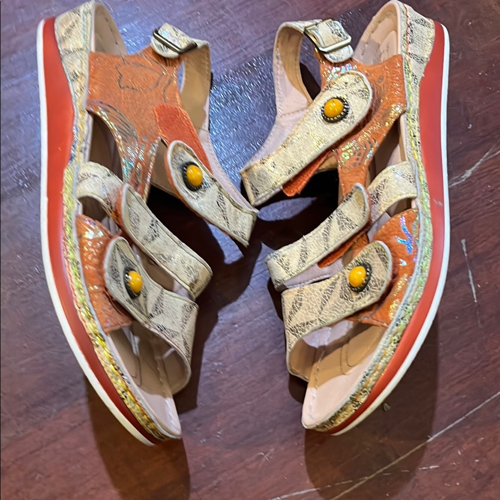 L’Artiste Sandals with Cushioned Footbed and Adjustable Straps - Picture 4 of 10